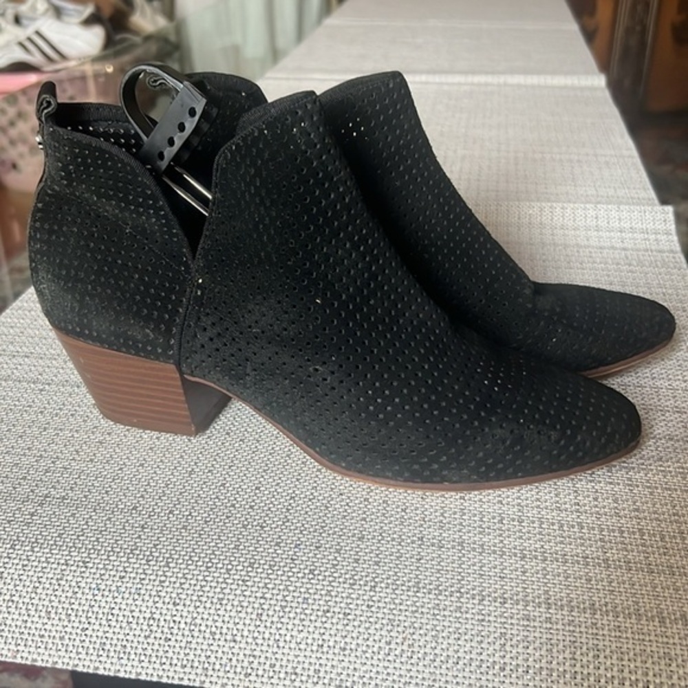 Sam Edelman Rio boots 9, black perforated , Slip On booties, western ,block heel